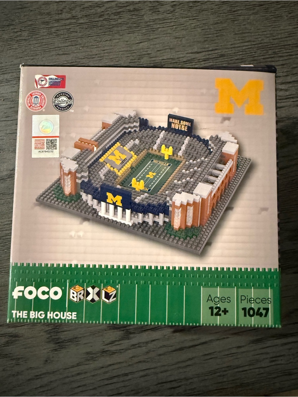 The Big House University of Michigan Stadium Building Set - Navy & Maize
